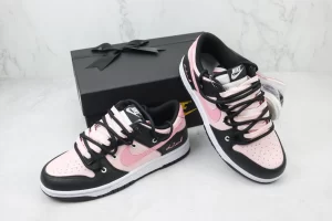 Nike SB Dunk Low Black Pink