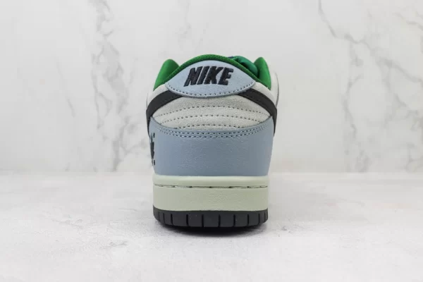 Nike Dunk Low Premium SB 'Maple Leaf'