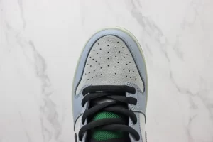 Nike Dunk Low Premium SB 'Maple Leaf'