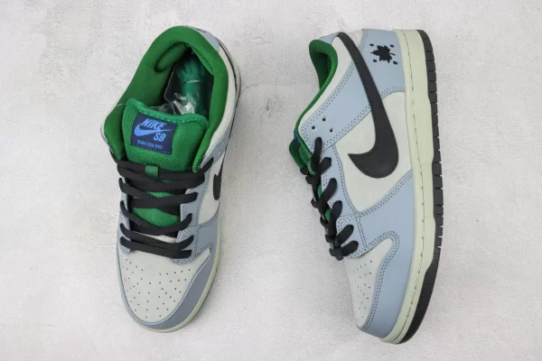 Nike Dunk Low Premium SB 'Maple Leaf'