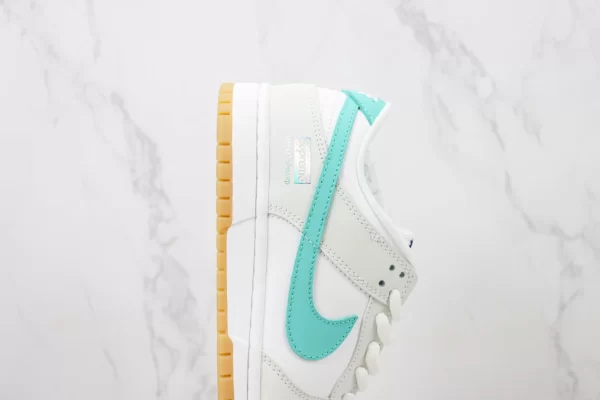 NK SB Dunk Low Retro