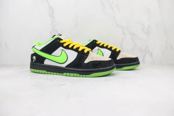 The Powerpuff Girls x NK SB Dunk Low