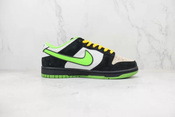 The Powerpuff Girls x NK SB Dunk Low