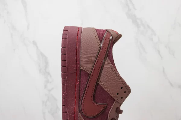 Nike SB Dunk Low Premium Valentine’s Day