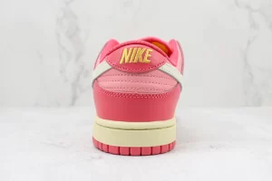Nike Dunk Low Strawberry Cream