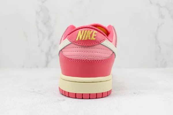 Nike Dunk Low Strawberry Cream